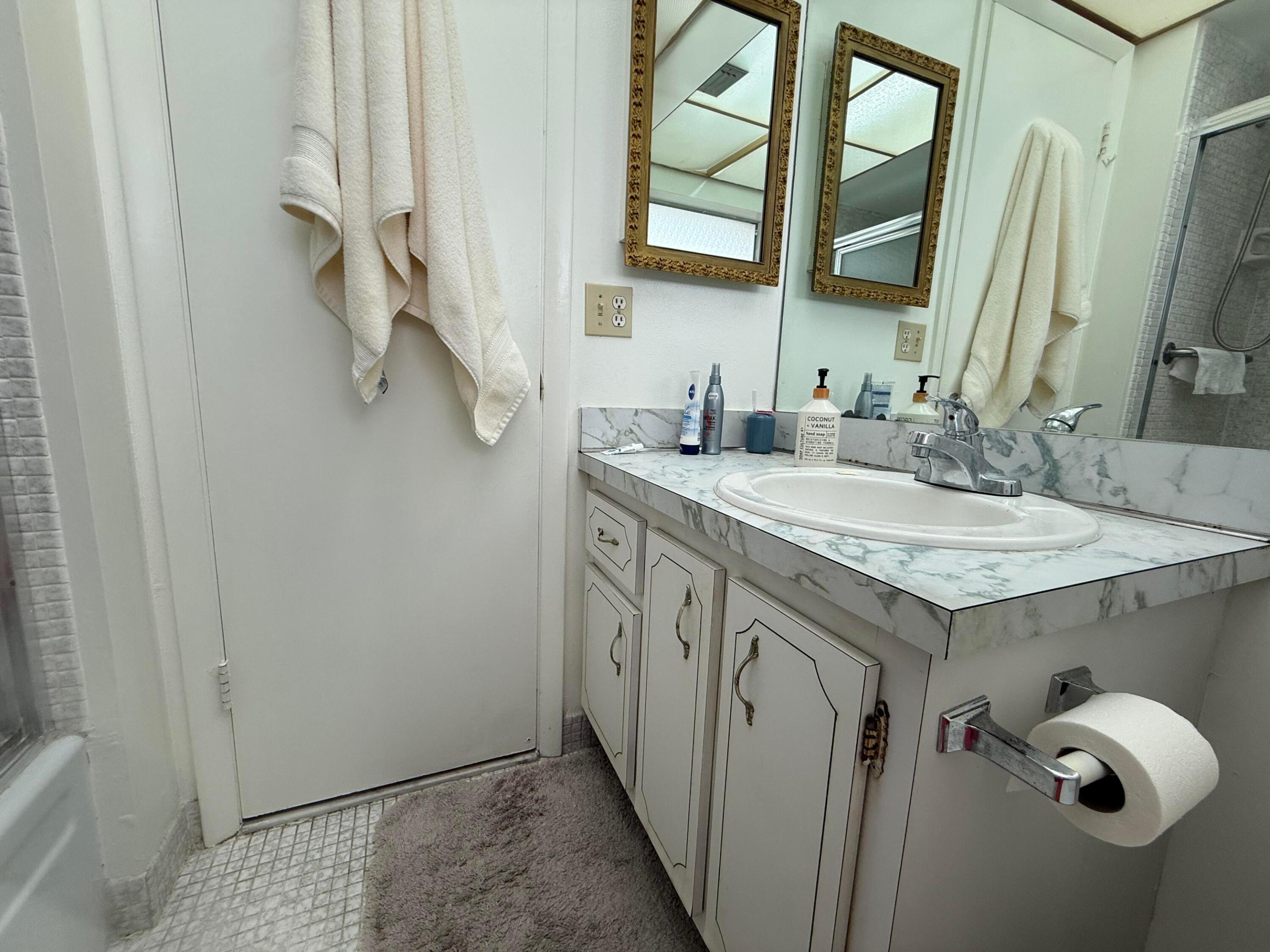 LAUDERDALE OAKS CONDO XII - Residential