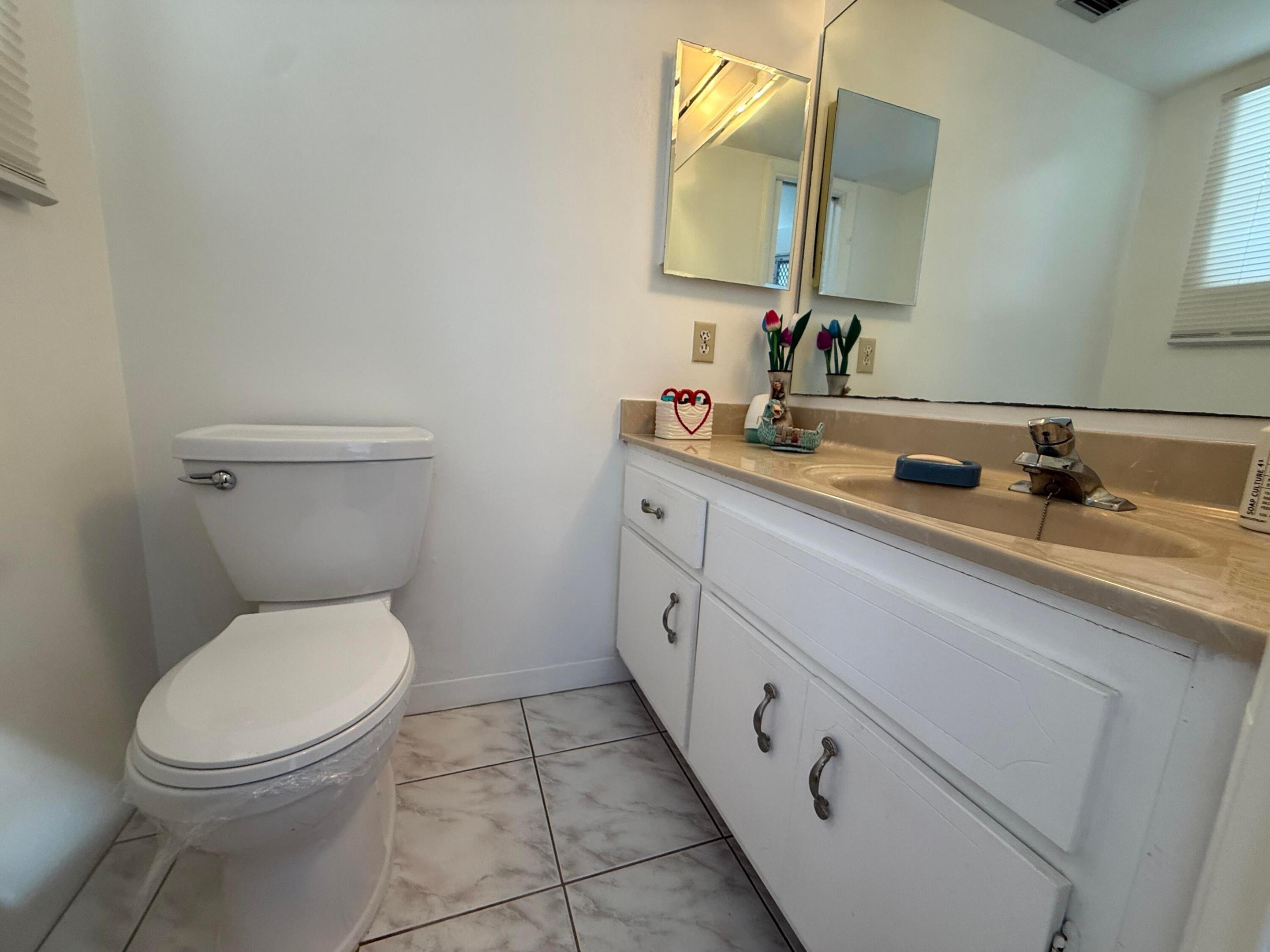 LAUDERDALE OAKS CONDO XII - Residential