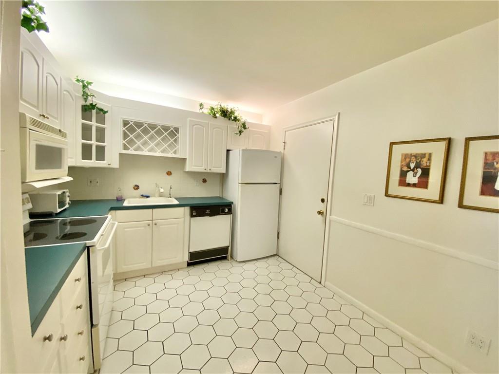 CASTLE APARTMENTS #17 - Residential