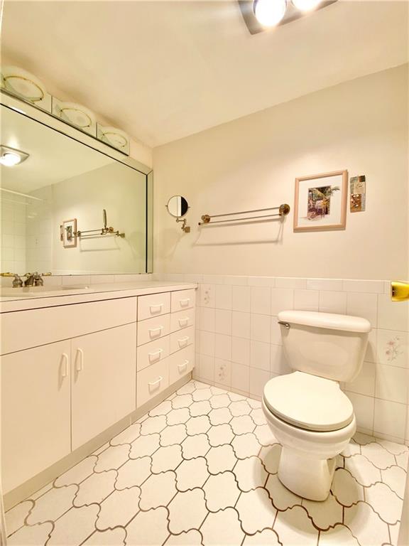 CASTLE APARTMENTS #17 - Residential