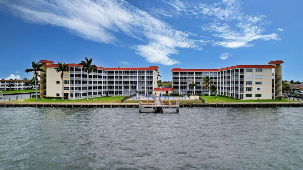 Photo of 105 Paradise Harbour Boulevard #405, North Palm Beach, FL 33408 (MLS # R10944594)