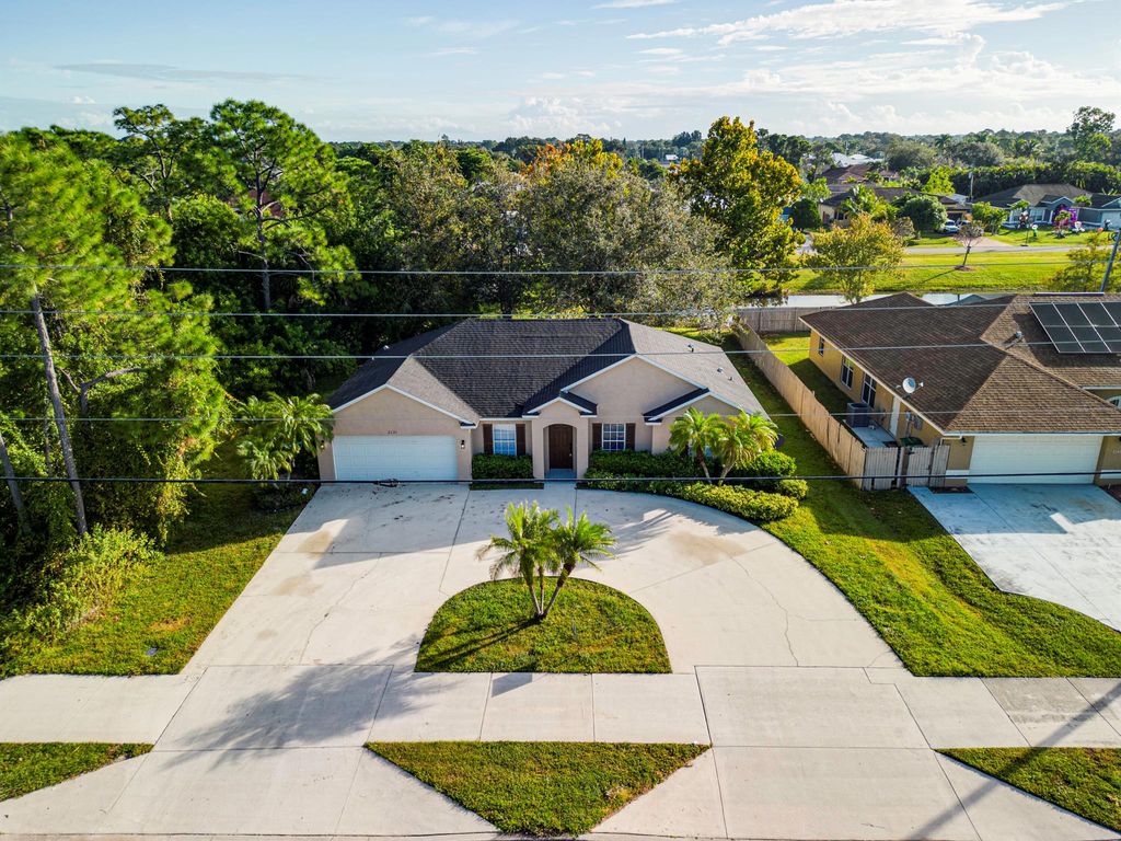 Photo of 2131 SW Bayshore Boulevard, Port St Lucie, FL 34984 (MLS # R10932322)