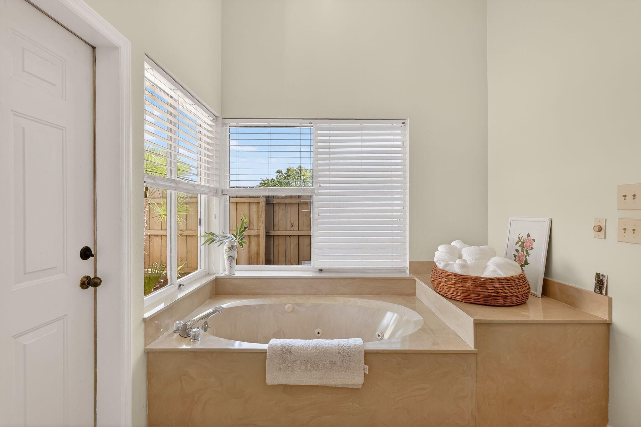 MARINER SANDS - Residential