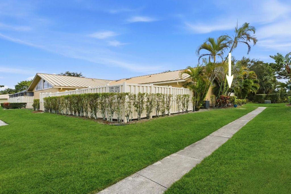 Photo of 5284 Eagle Lake Drive, Palm Beach Gardens, FL 33418 (MLS # R11157121)