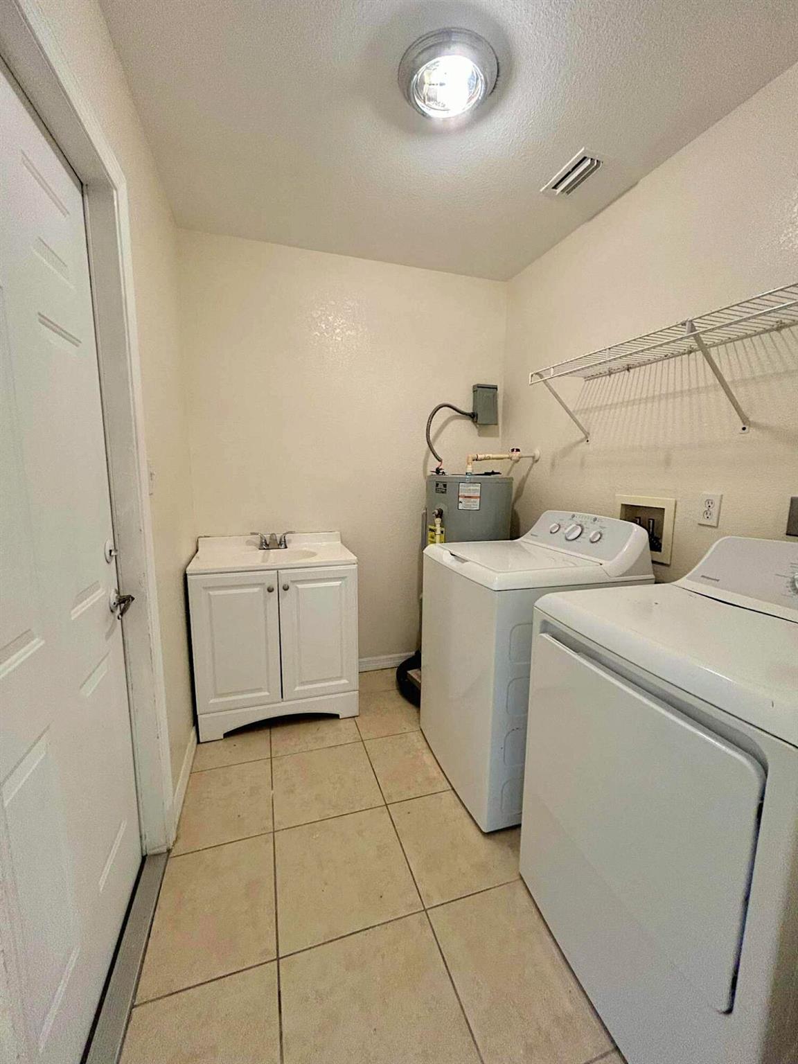 SUGARLAND ESTATES ADDITIO - Residential Lease