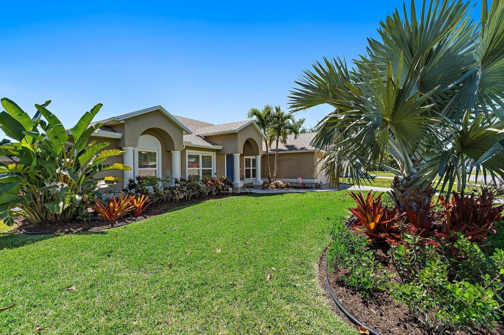 Photo of 428 SW Ryan Avenue, Port Saint Lucie, FL 34953 (MLS # R11096898)