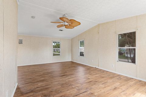 Mobile Home in Fort Pierce FL 345 Weatherbee Road Rd 13.jpg