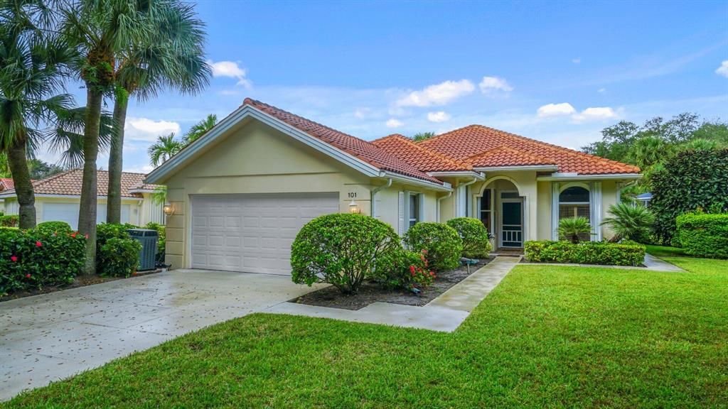 Photo of 101 Winter Club Drive, Palm Beach Gardens, FL 33410 (MLS # R10754366)