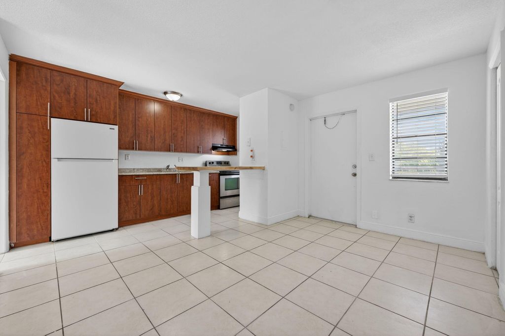 Photo of 4081 N Dixie Highway #17, Oakland Park, FL 33334 (MLS # R11149389)