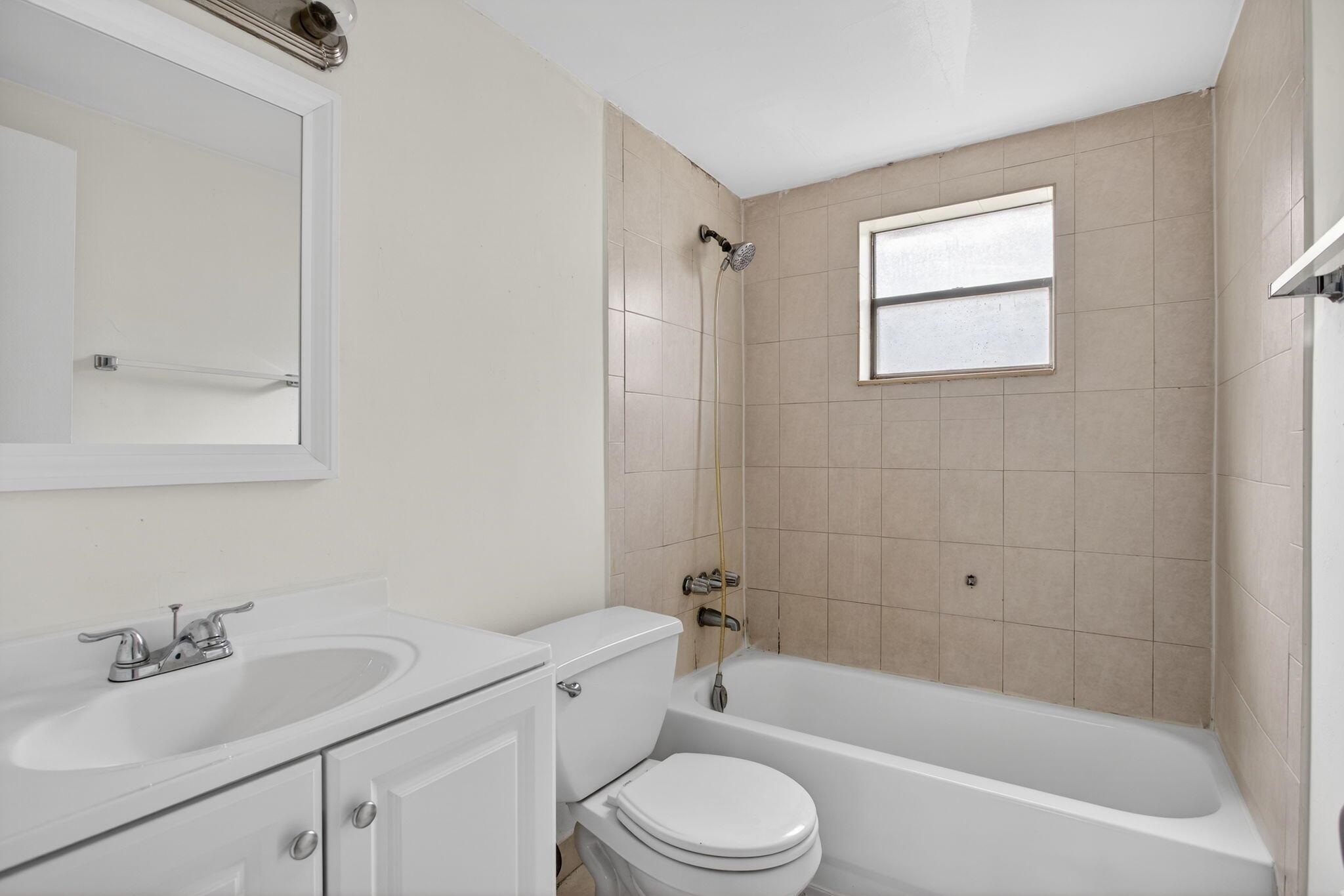 EL SOL AT MAIN STREET CON - Residential Lease