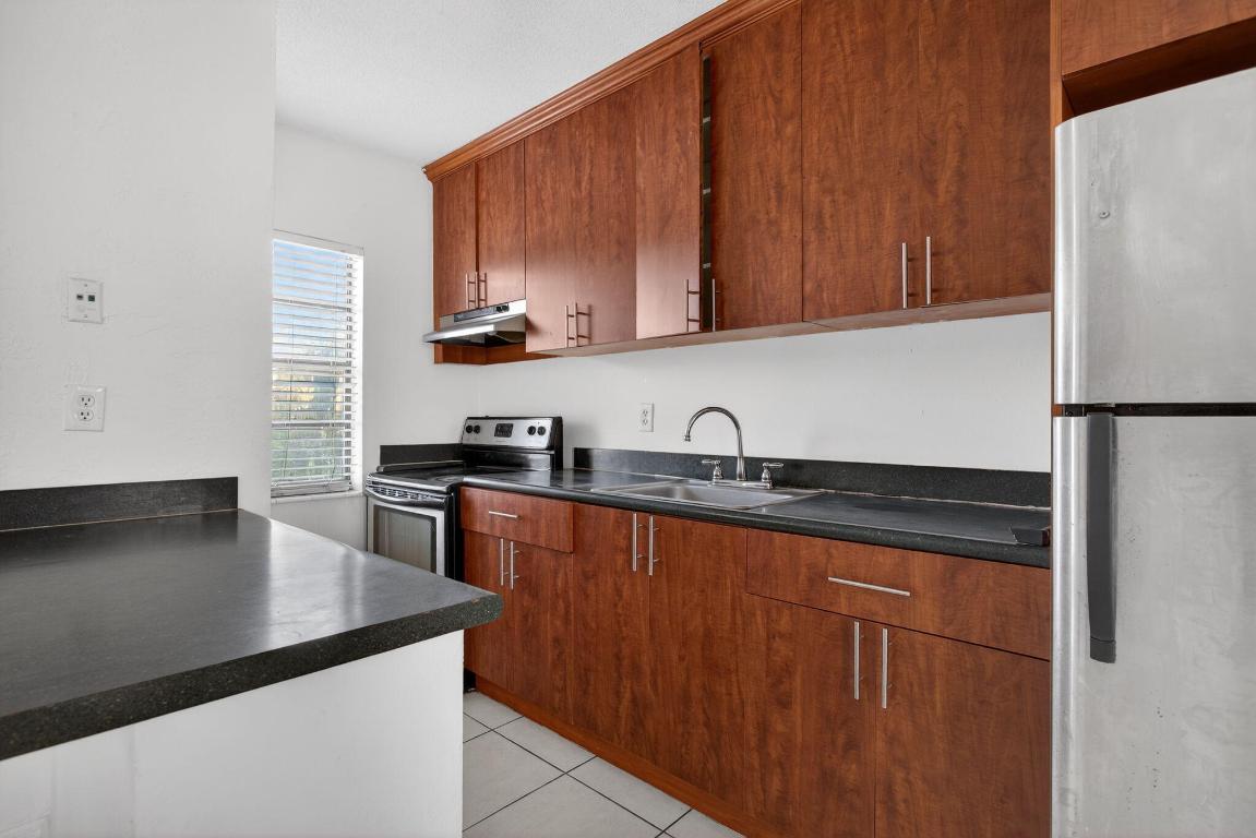 EL SOL AT MAIN STREET CONDO - Residential Lease