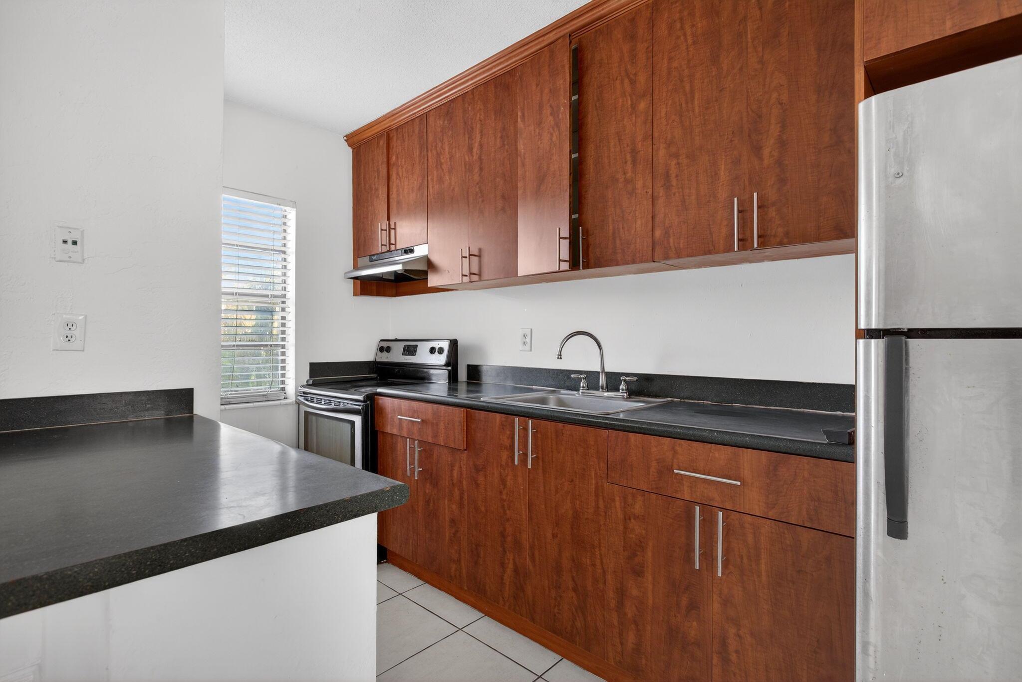 EL SOL AT MAIN STREET CON - Residential Lease