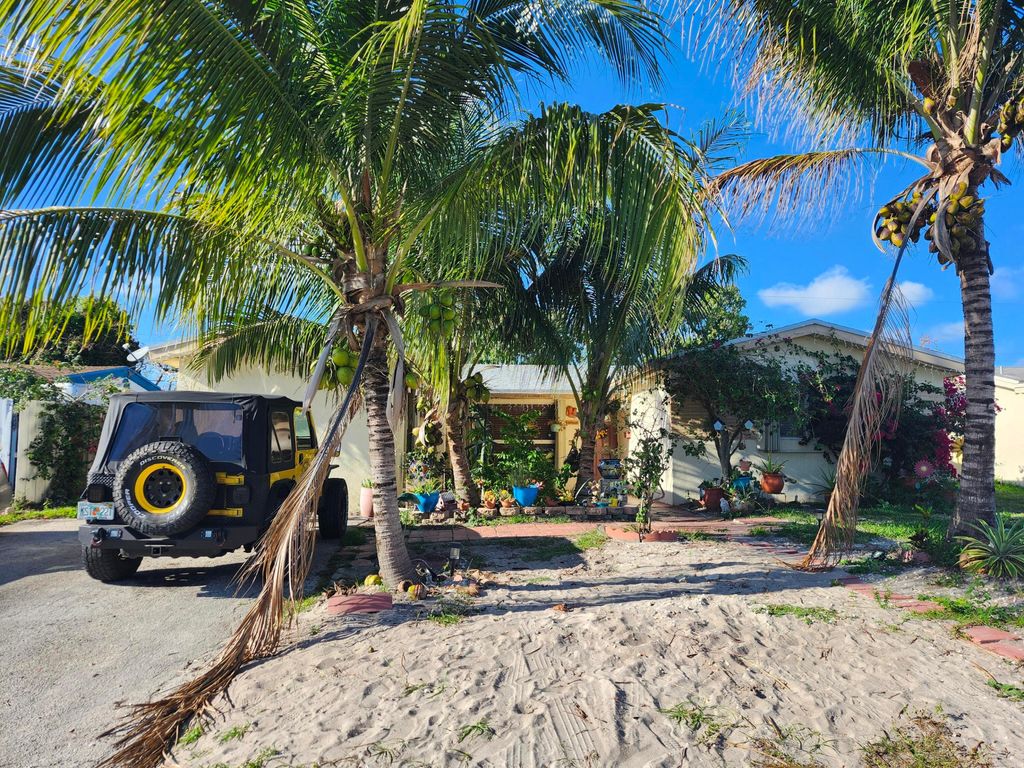 Photo of 6651 Allen Street, Hollywood, FL 33024 (MLS # B26007559)