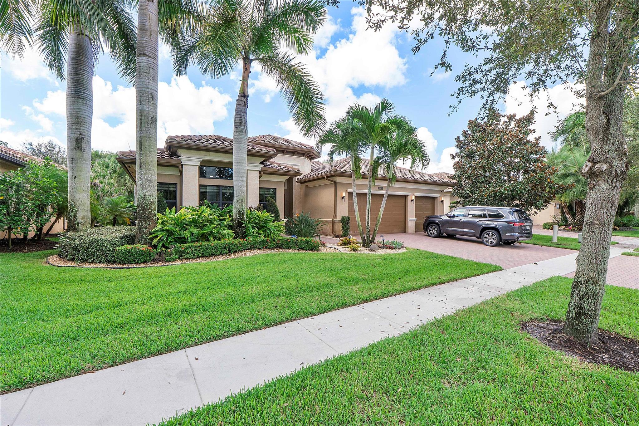 8915 Sydney Harbor Circle