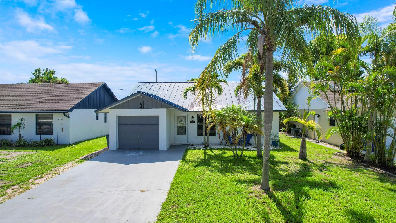 5929 SE Collins Avenue, Stuart, FL, 34997/$369,999 1 5929 SE Collins Avenue