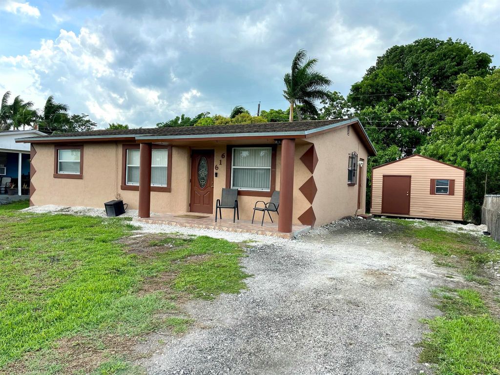 Photo of 616 SW 13th Street, Belle Glade, FL 33430 (MLS # R11094032)