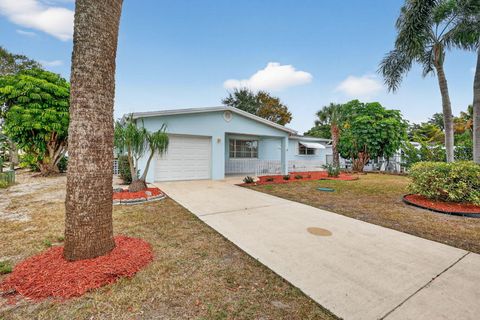 Photo of 2631 NE Myrtle Street, Jensen Beach, FL 34957 (MLS # R11156230)