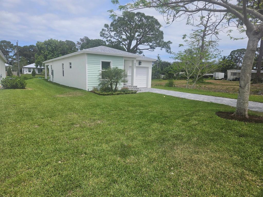 Photo of 5227 SE Isabelita Avenue, Stuart, FL 34997 (MLS # R11084756)
