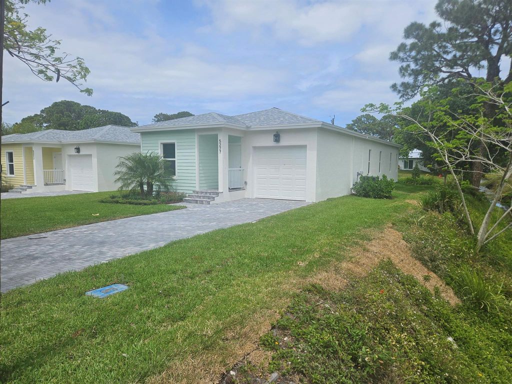 Photo of 5227 SE Isabelita Avenue, Stuart, FL 34997 (MLS # R11084756)