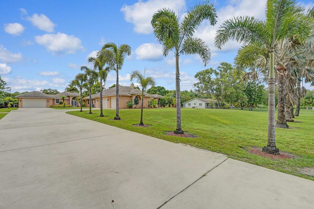 Photo of 16225 128 Trail N, Jupiter, FL 33478 (MLS # R11000409)