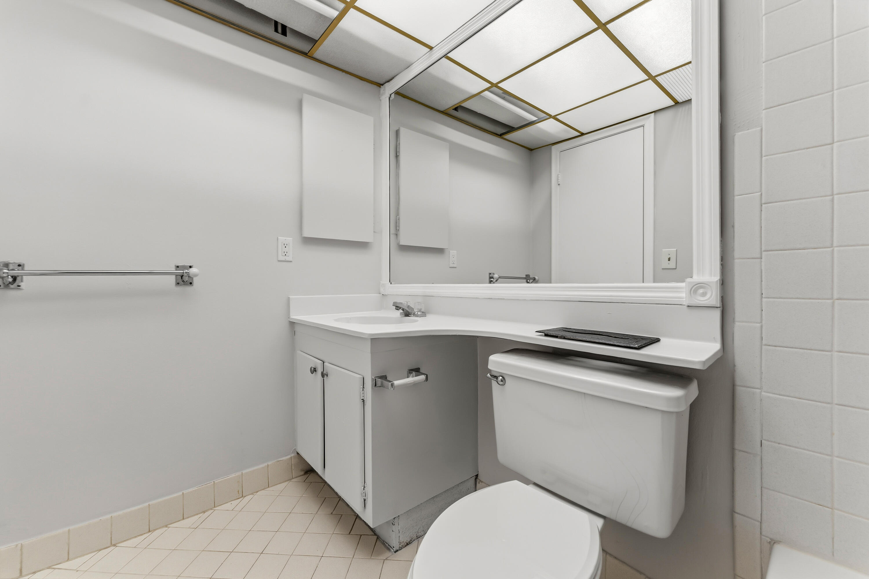 JAMESTOWN CONDO - Residential