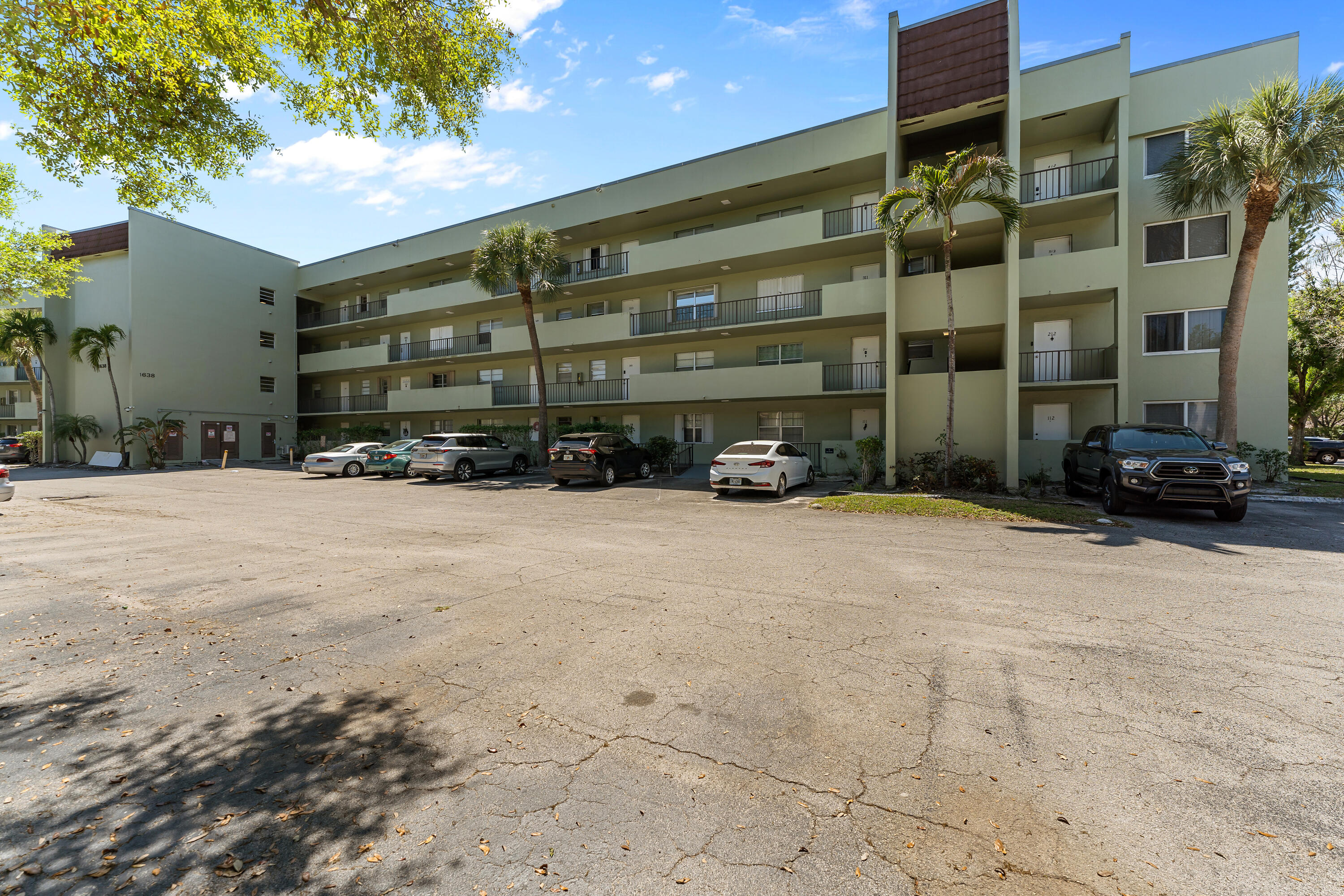 JAMESTOWN CONDO - Residential