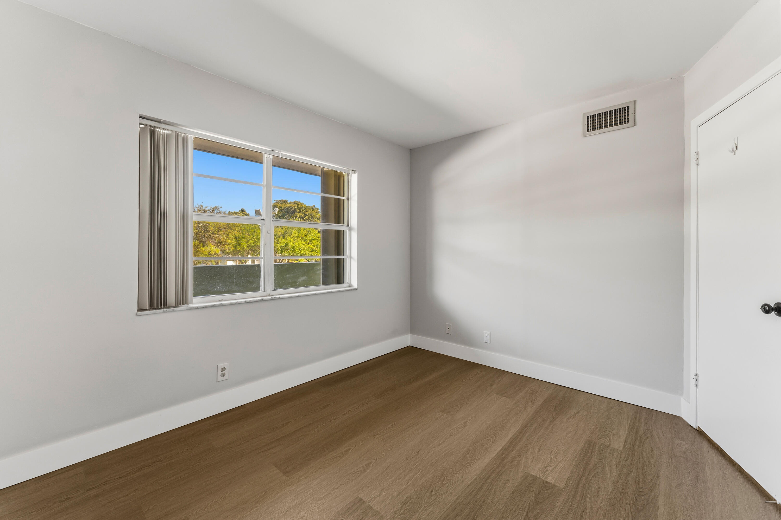 JAMESTOWN CONDO - Residential