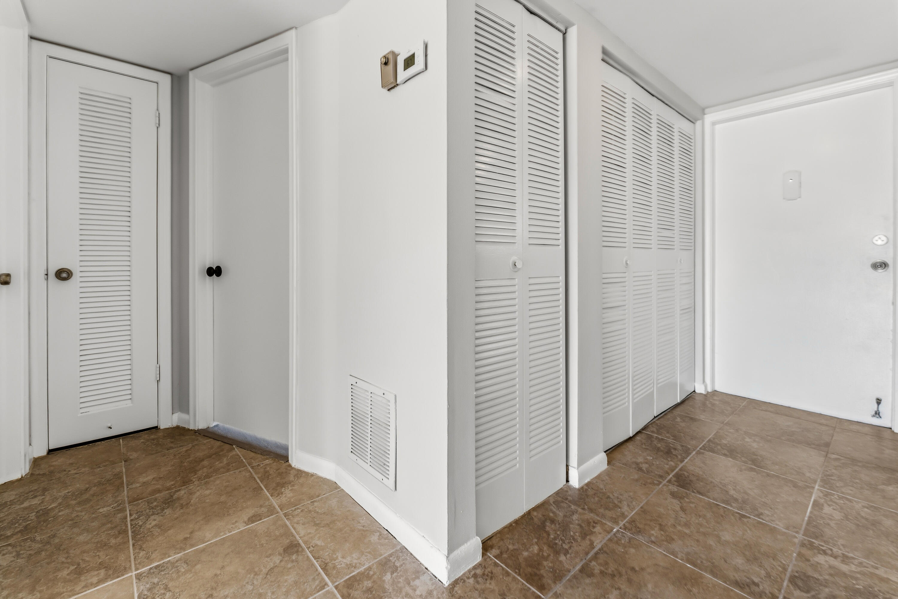 JAMESTOWN CONDO - Residential