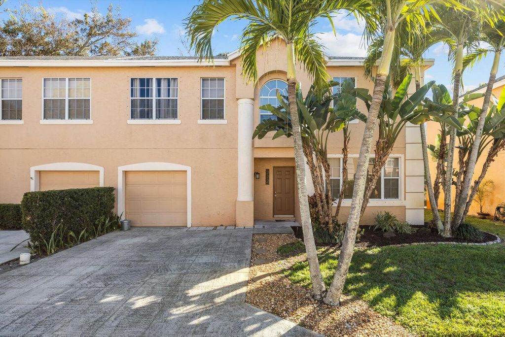 Photo of 272 Live Oaks Lane, Jupiter, FL 33458 (MLS # B26002892)