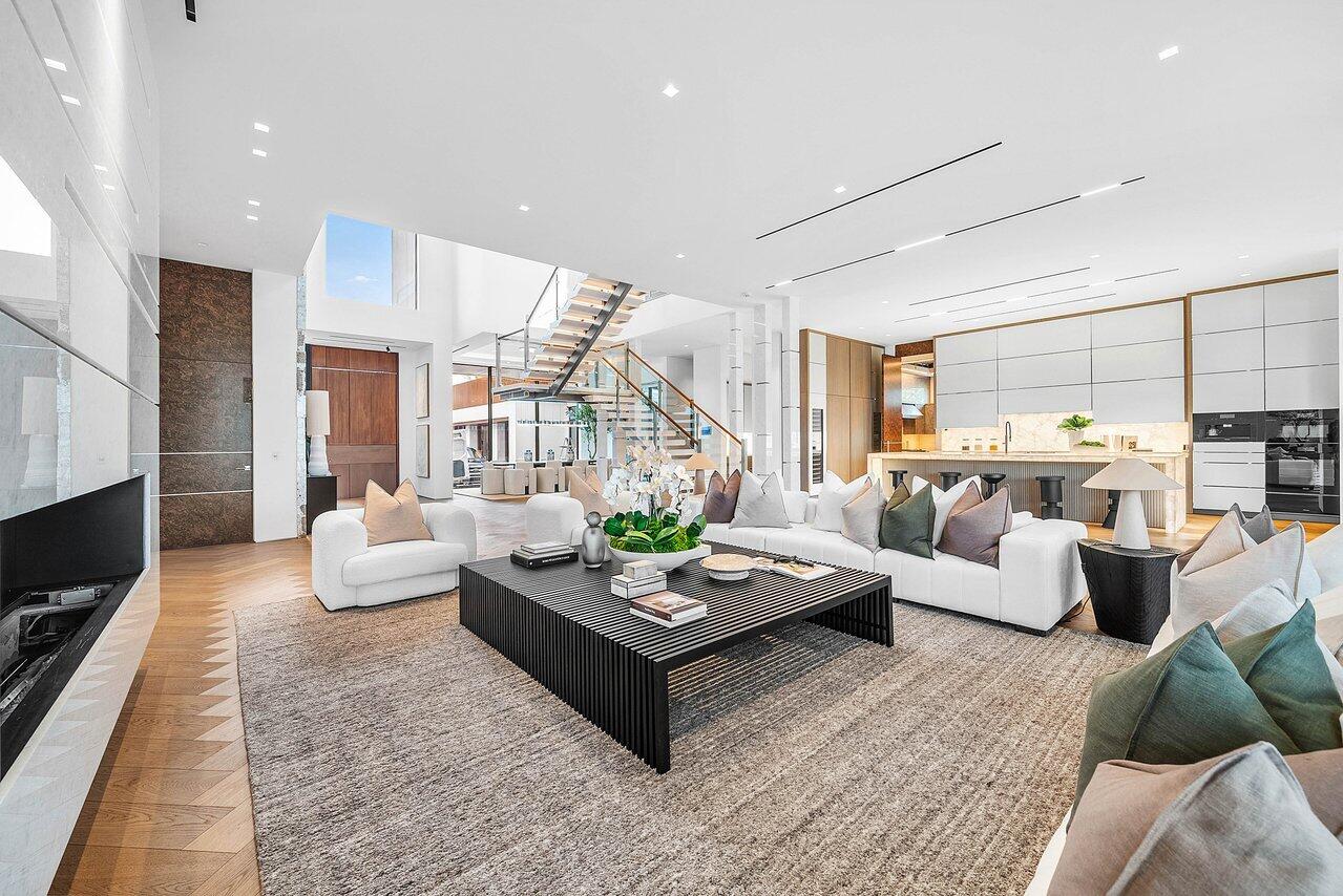 ADMIRALS COVE - Residential