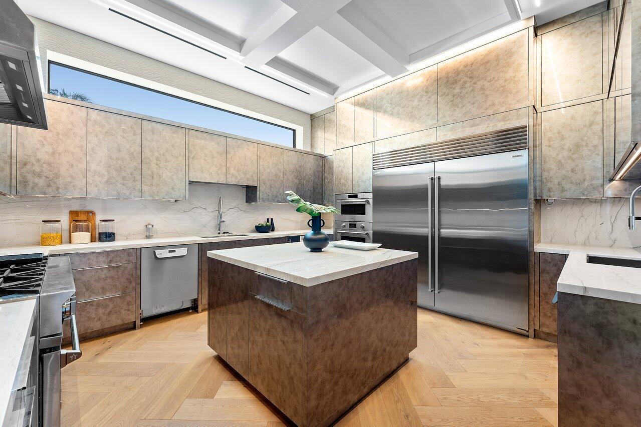 ADMIRALS COVE - Residential