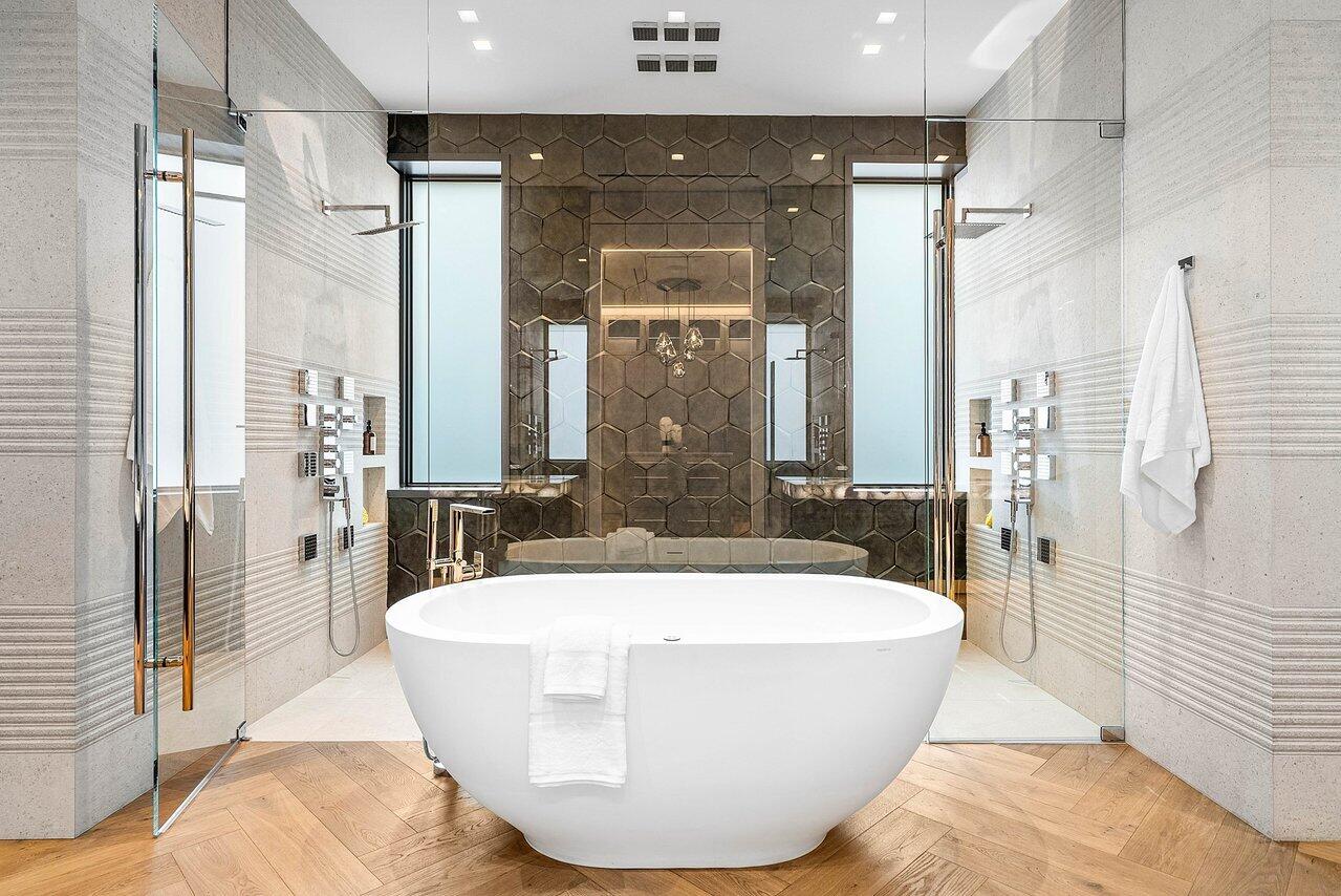 ADMIRALS COVE - Residential