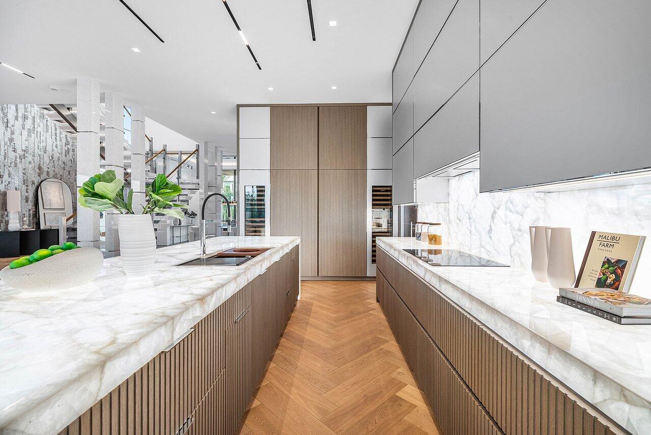 ADMIRALS COVE - Residential