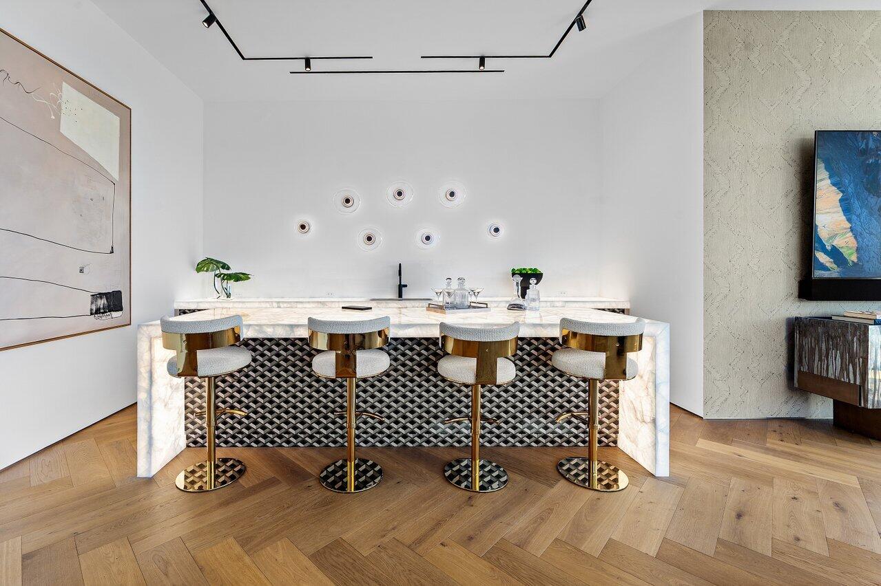 ADMIRALS COVE - Residential