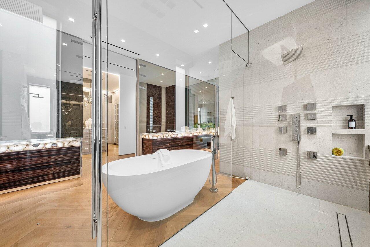 ADMIRALS COVE - Residential