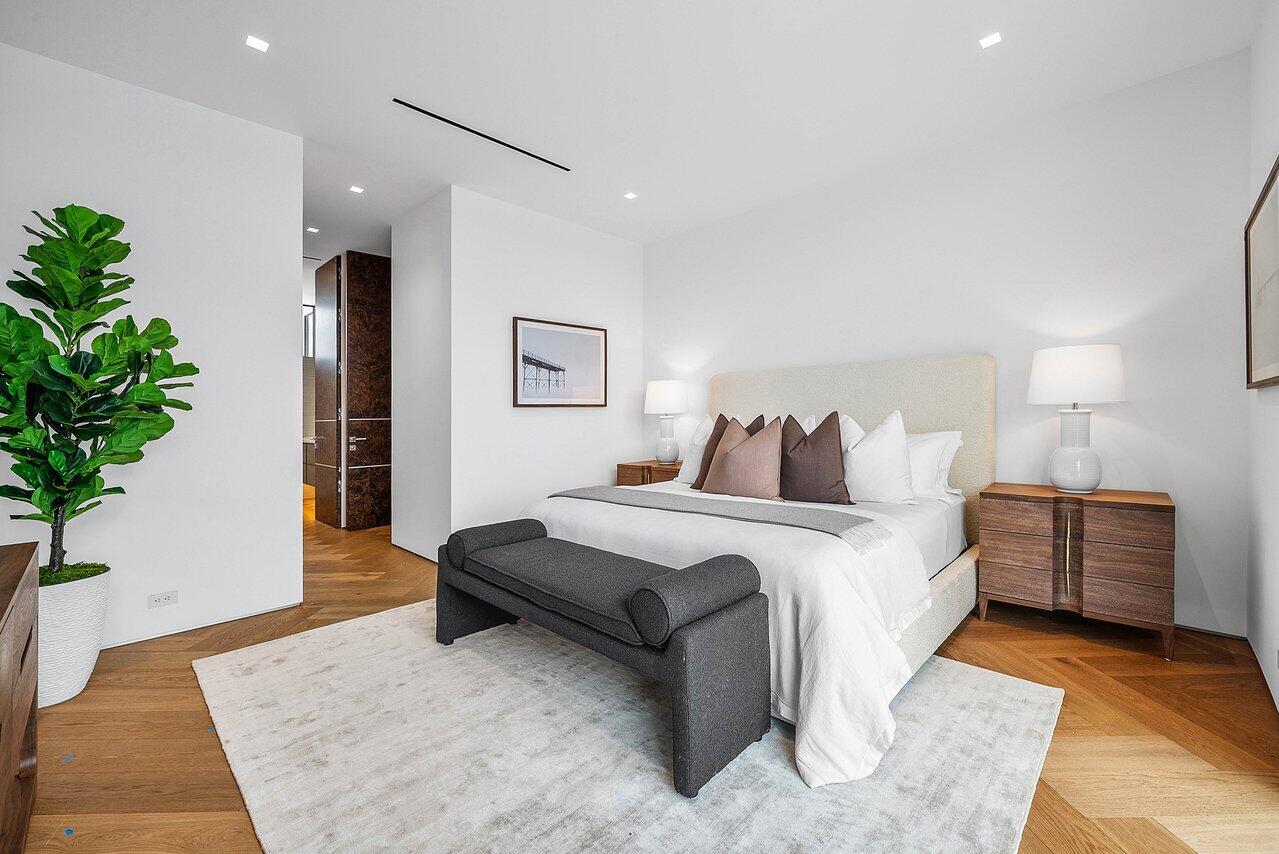 ADMIRALS COVE - Residential