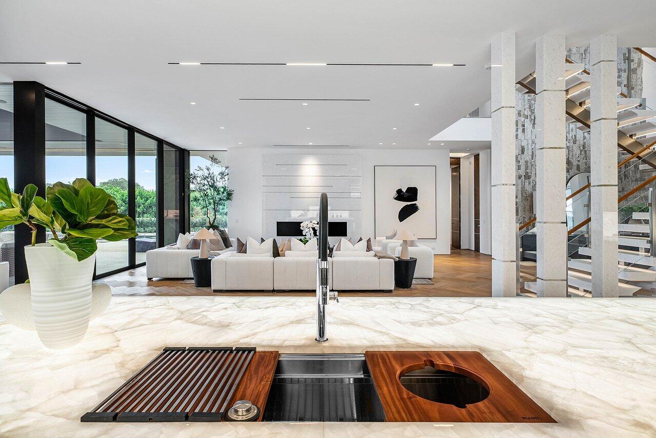 ADMIRALS COVE - Residential