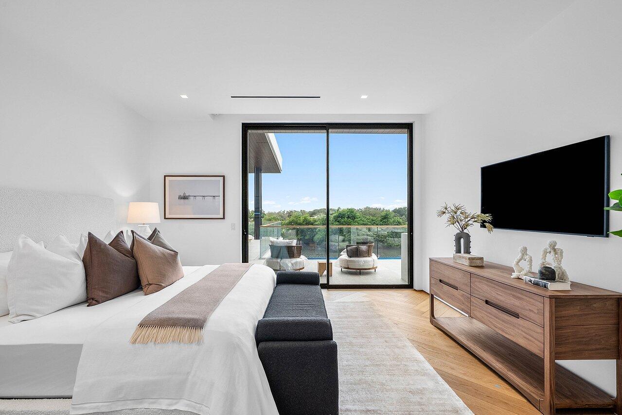 ADMIRALS COVE - Residential