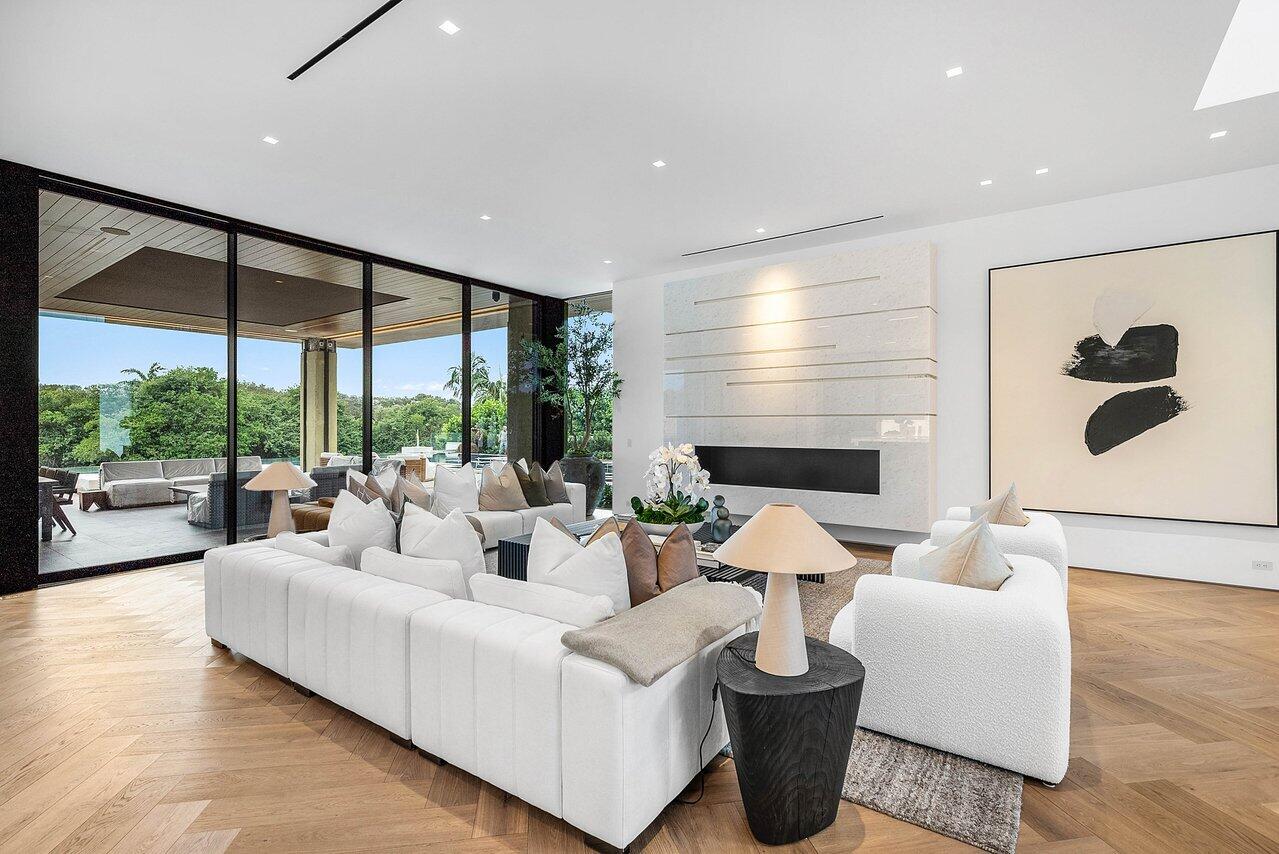 ADMIRALS COVE - Residential