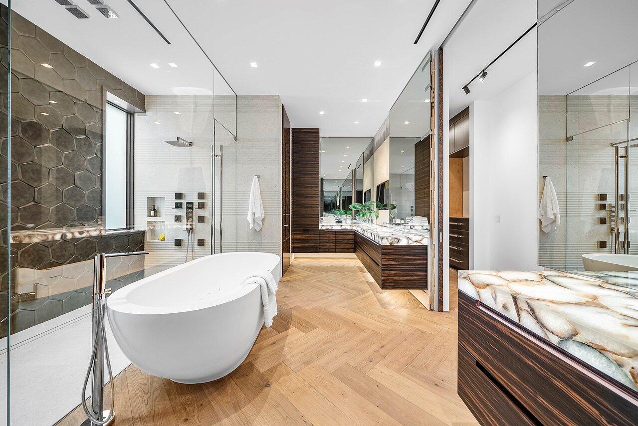 ADMIRALS COVE - Residential