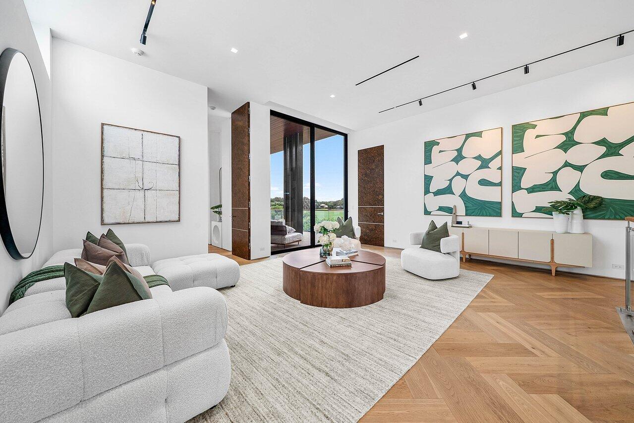 ADMIRALS COVE - Residential