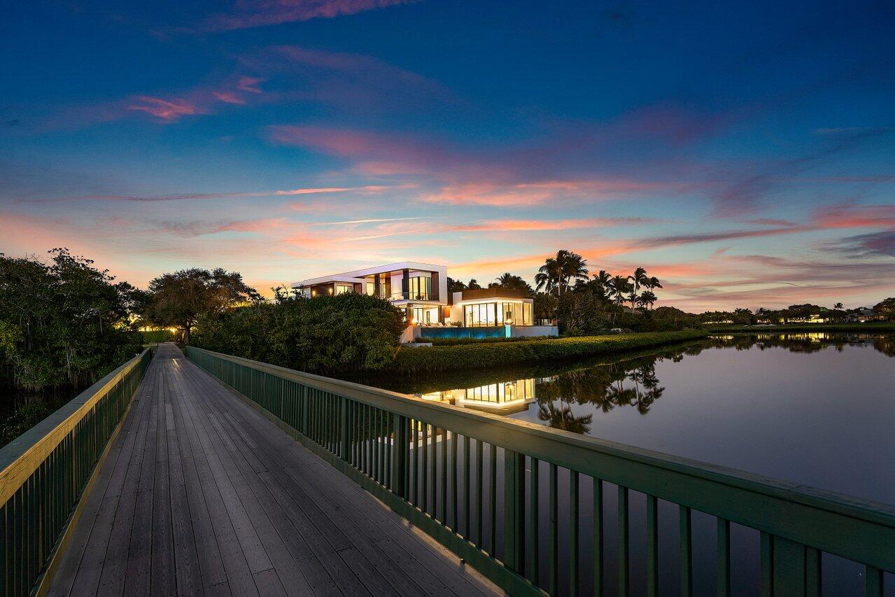 ADMIRALS COVE - Residential