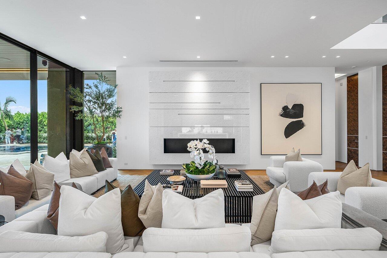 ADMIRALS COVE - Residential