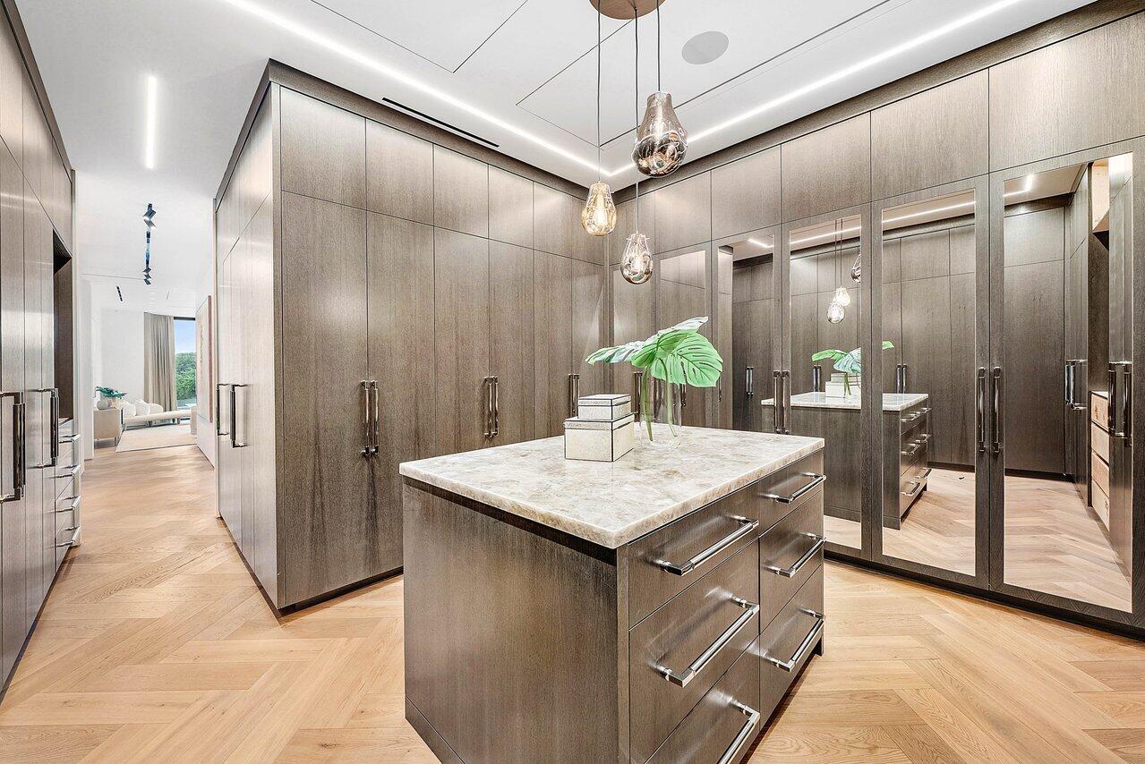 ADMIRALS COVE - Residential