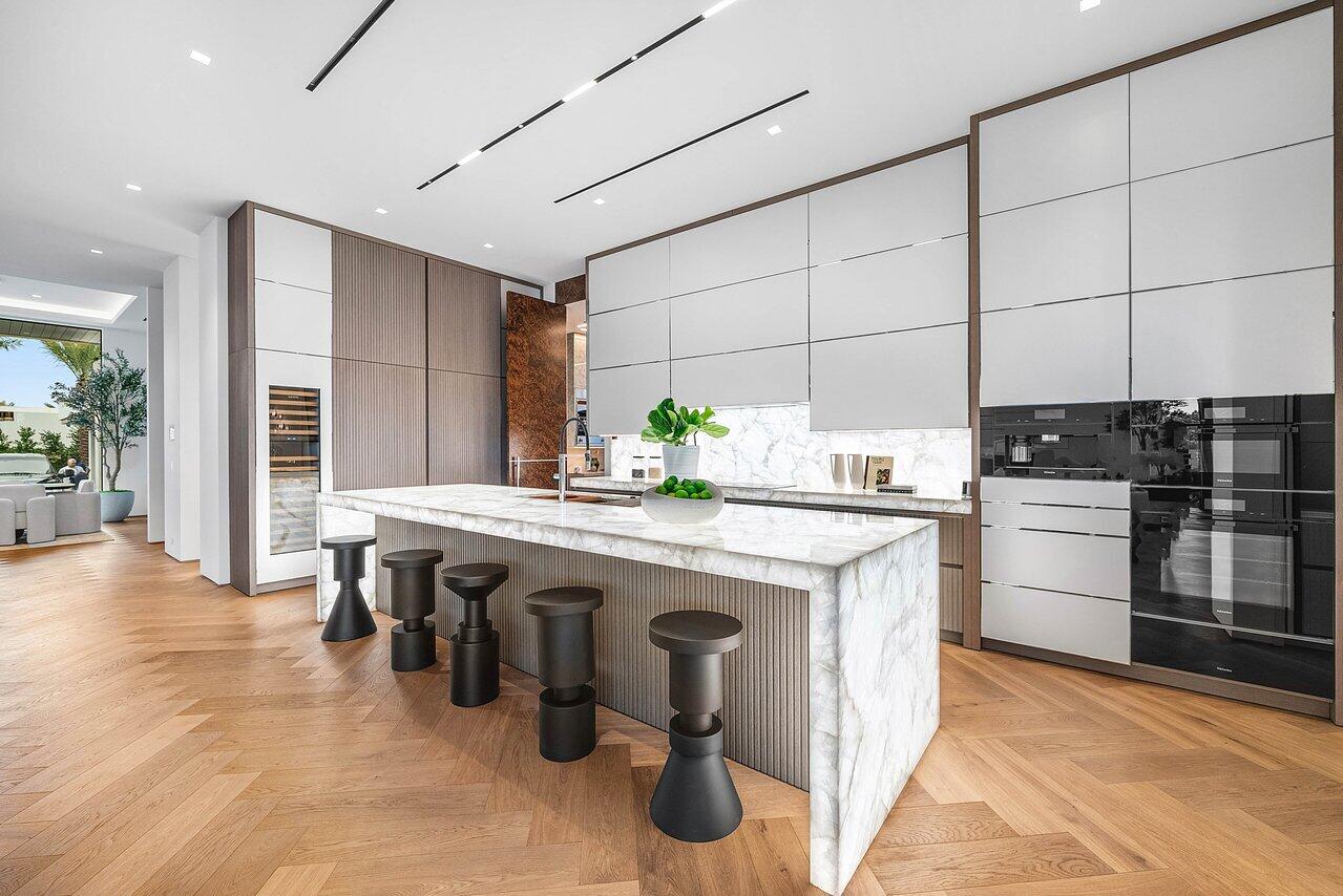 ADMIRALS COVE - Residential