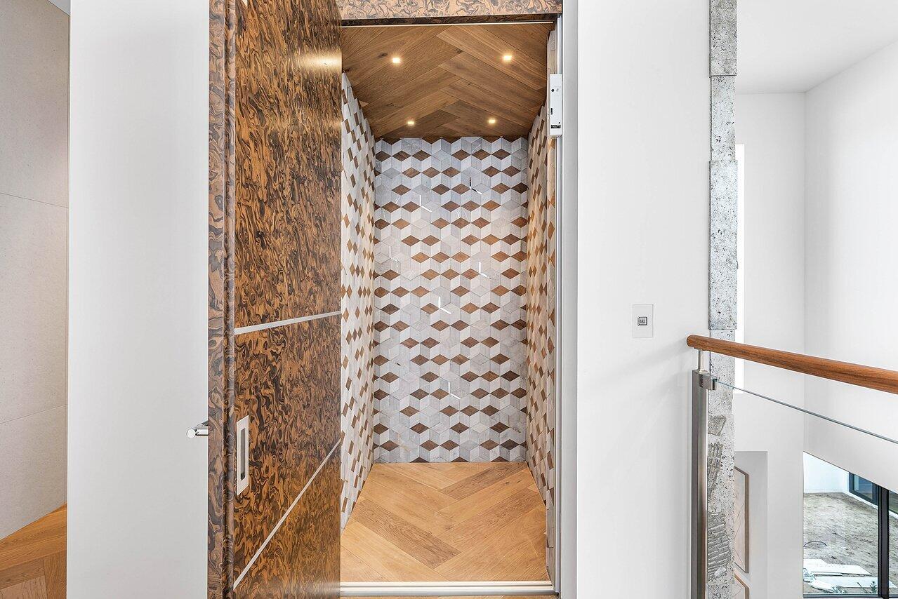 ADMIRALS COVE - Residential