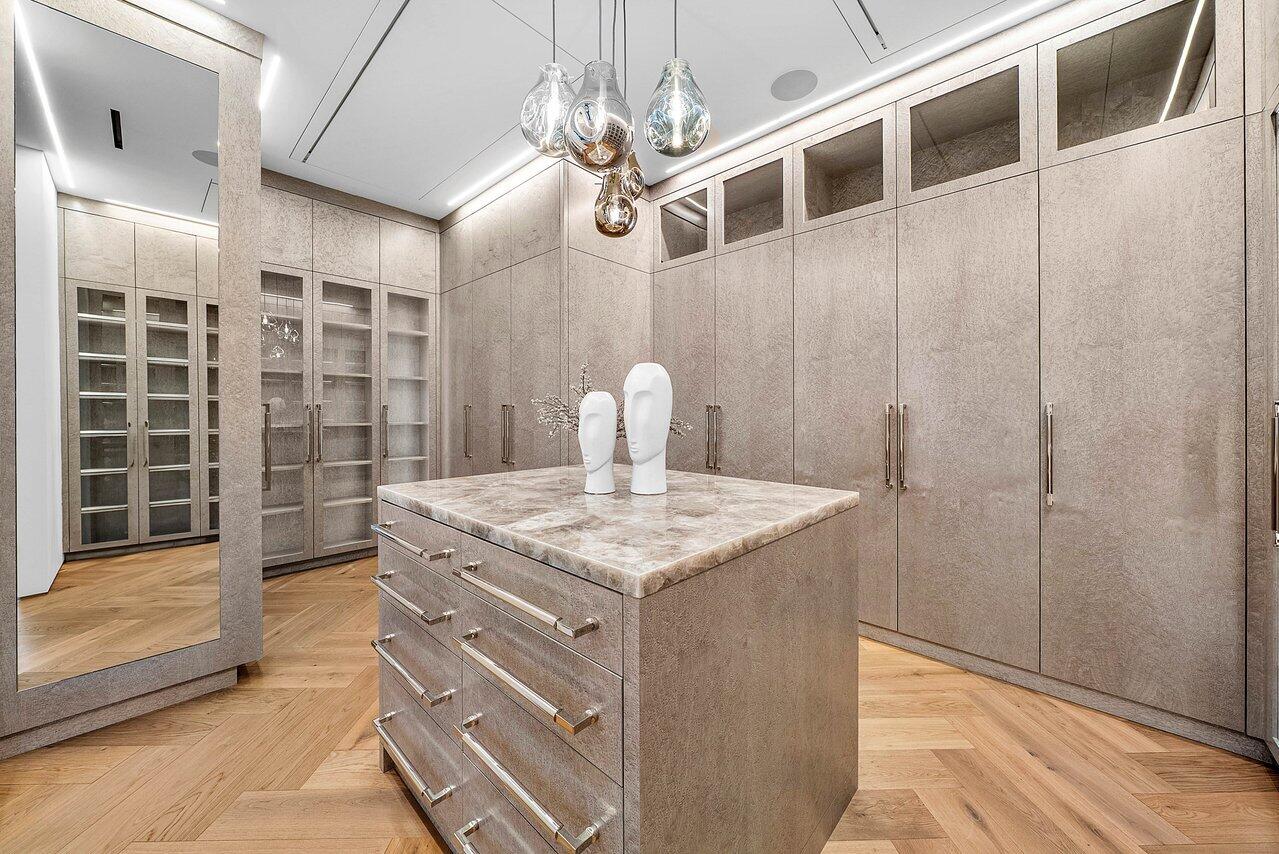 ADMIRALS COVE - Residential