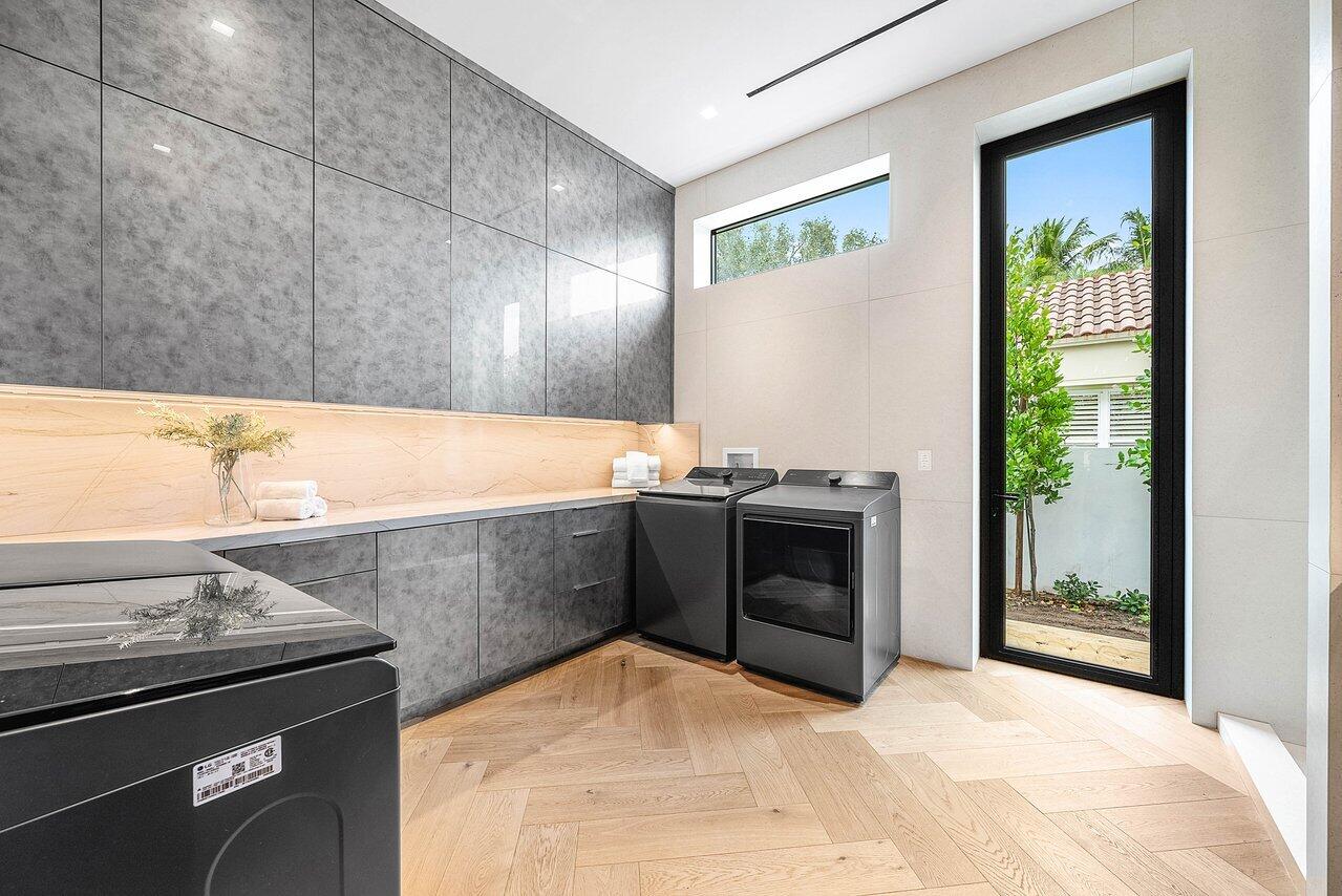 ADMIRALS COVE - Residential