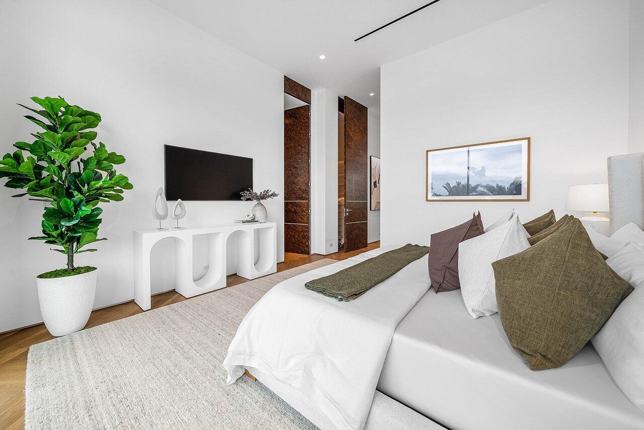 ADMIRALS COVE - Residential