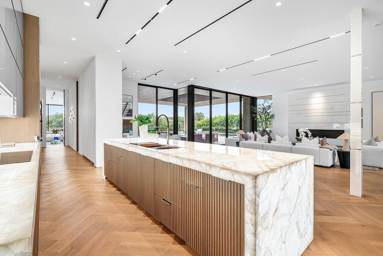 ADMIRALS COVE - Residential